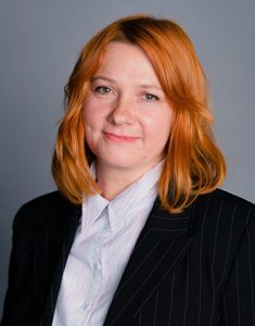 Valódi személyt ábrázoló fotó.
